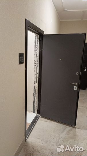 Дверь входная металлическая от застройщика