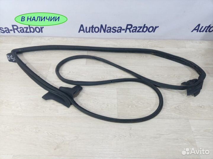 Уплотнитель двери передний левый Lexus Rx 300 2021