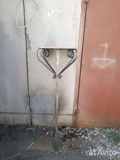 Столик кованный