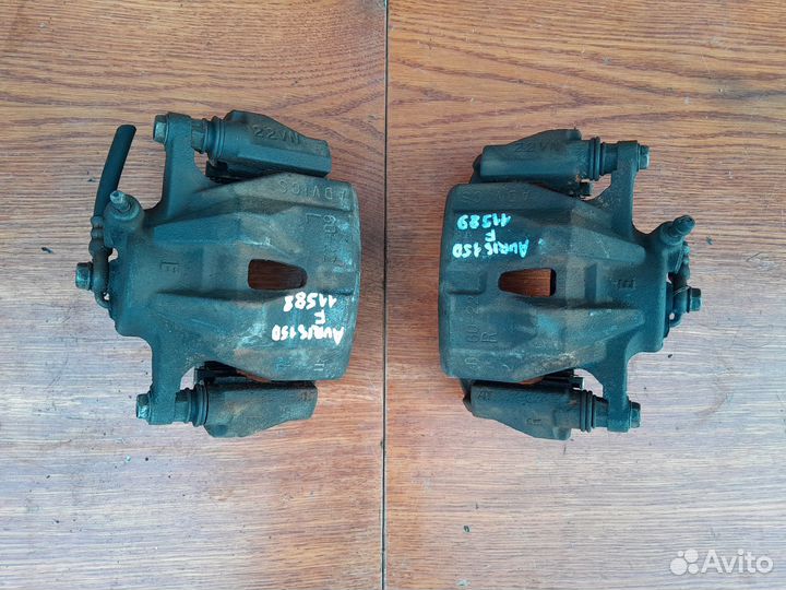 Суппорт передний Toyota Auris 150