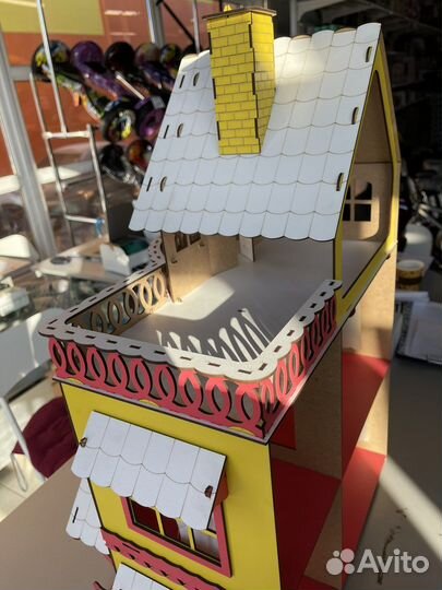 Кукольный домик с верандой