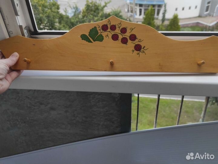 Вешалка настенная деревянная