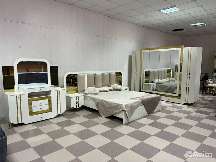 Спальный гарнитур Линда