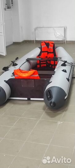 Лодка с моторм Аква 320 скк