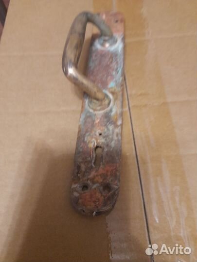 Старинная дверная ручка