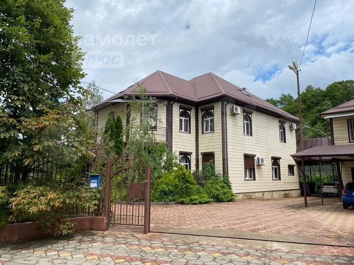 Дом 384,7 м² на участке 25 сот.