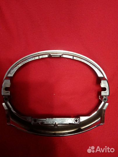 Кронштейн крепления эмблемы toyota camry