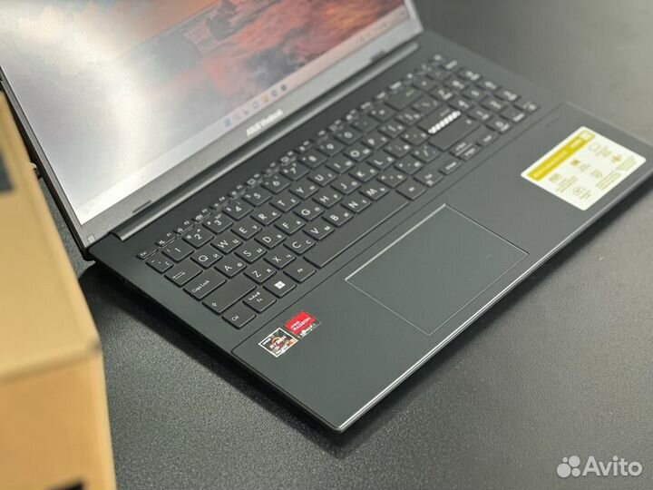 Ноутбук Asus vivobook Ryzen 5 7520U/ssd 512 IPS