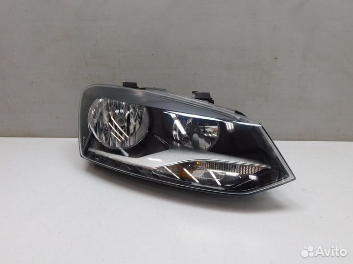 Фара правая Volkswagen Polo