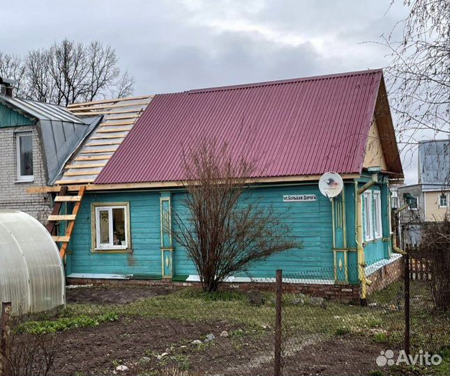 Бригада строителей плотник