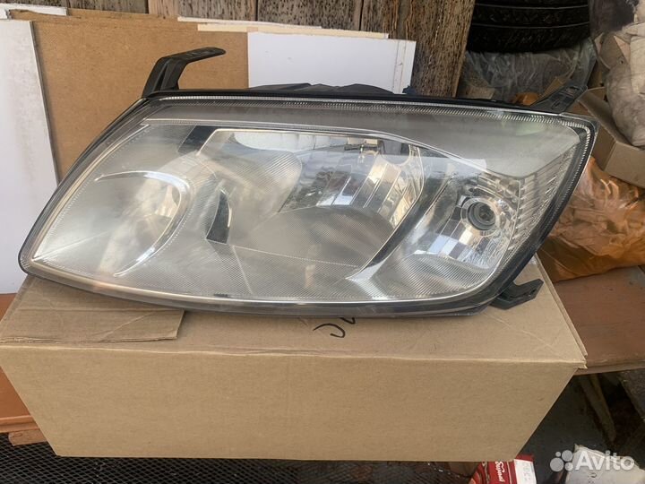 Фара на гранту оригинальная Б/У