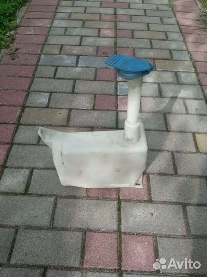 Бачек стекло омывателя Фольксваген т 4