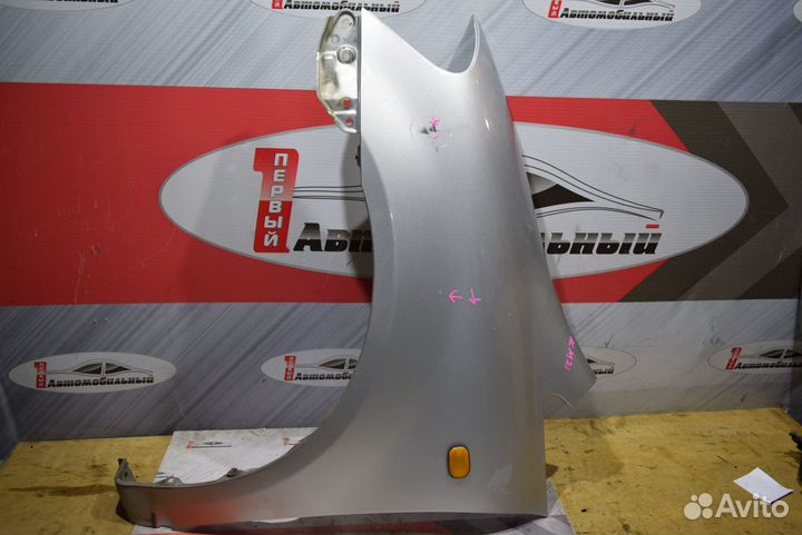 Крыло перед лево c Toyota Ipsum ACM21W 2AZ-FE