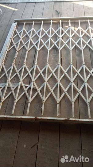 Металлическая раздвижная решетка