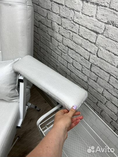 Кресло педикюрное / косметологическое