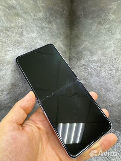 Samsung Galaxy Z Flip4, 8/256 ГБ