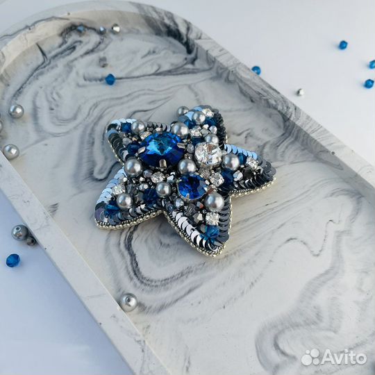 Брошь из бисера ручной работы