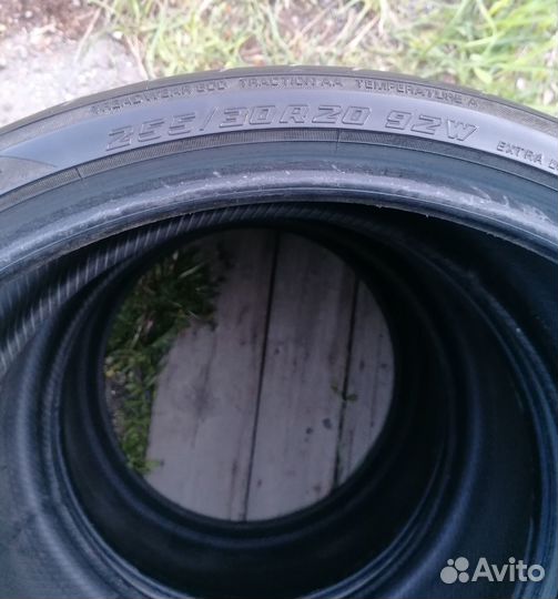 Yokohama Advan Fleva V701 255/30 R20 92W