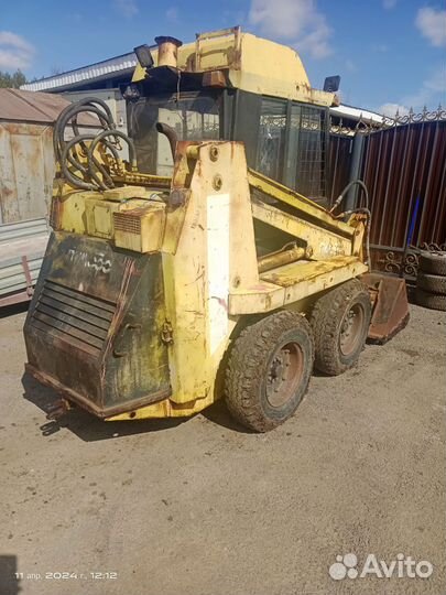 Мини-погрузчик Уралвагонзавод ПУМ-500, 2001