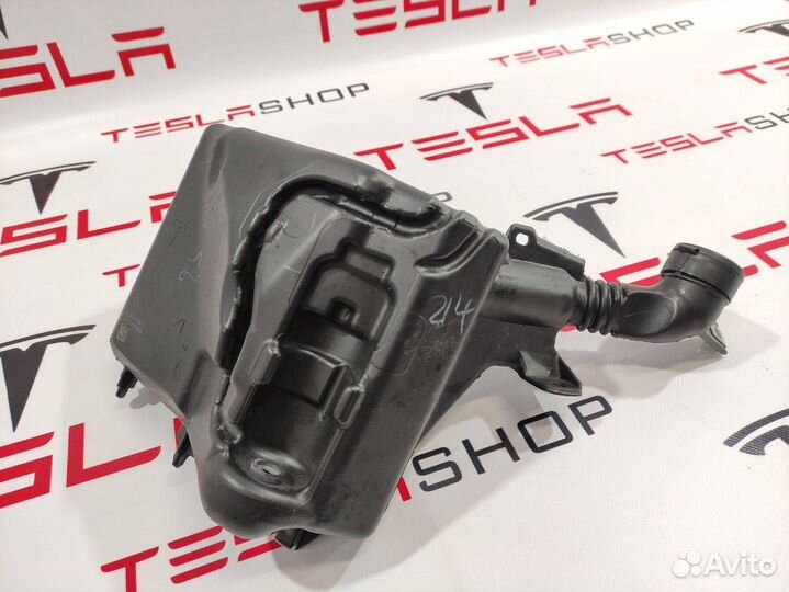 Бачок омывателя Tesla Model 3 2019 1090850-00-D