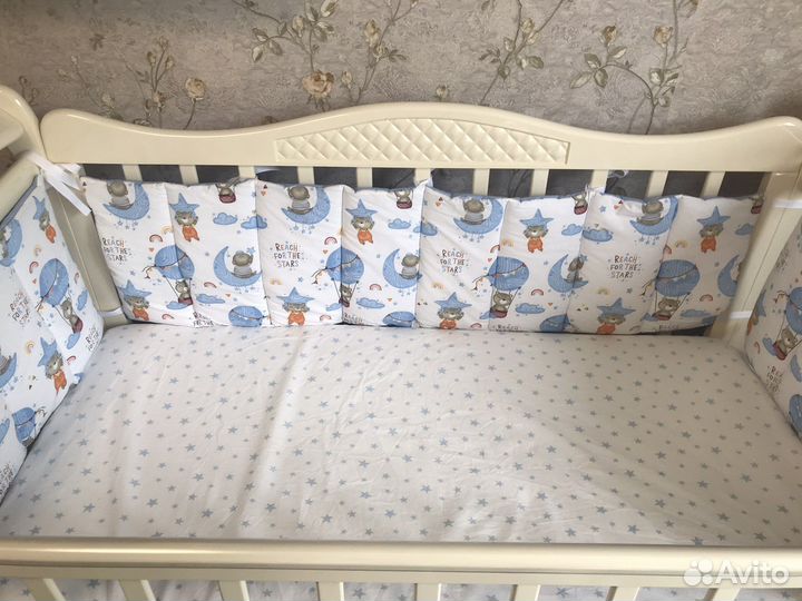 Бортики и простынь на детскую кроватку