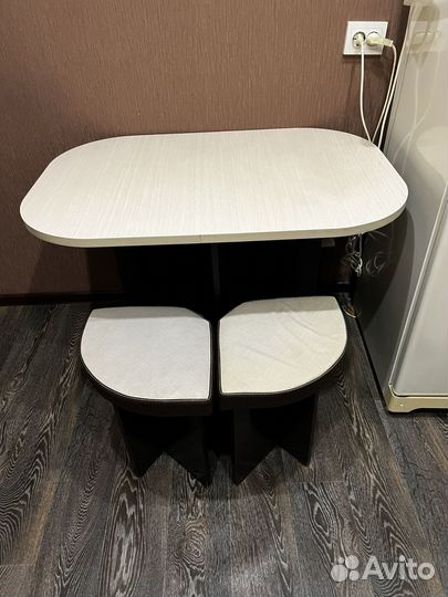 Стол и табуретки бу