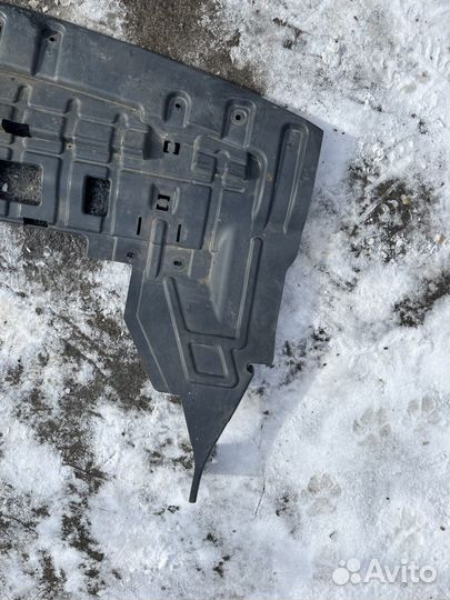 Пыльник двигателя центральный Opel Mokka I