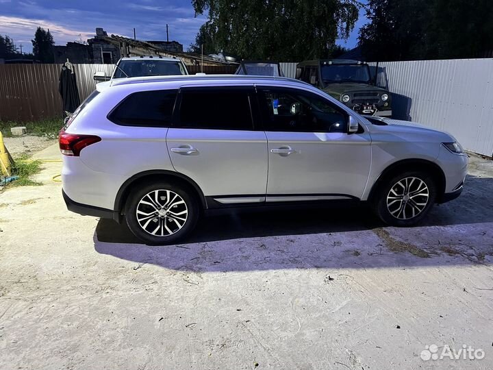 Mitsubishi Outlander 2.4 CVT, 2015, 112 000 км