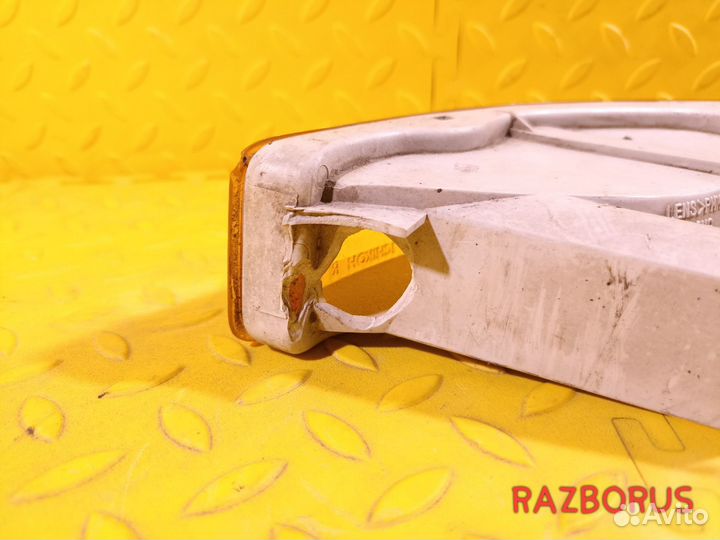 Поворотник в бампер правый Toyota Corolla E100