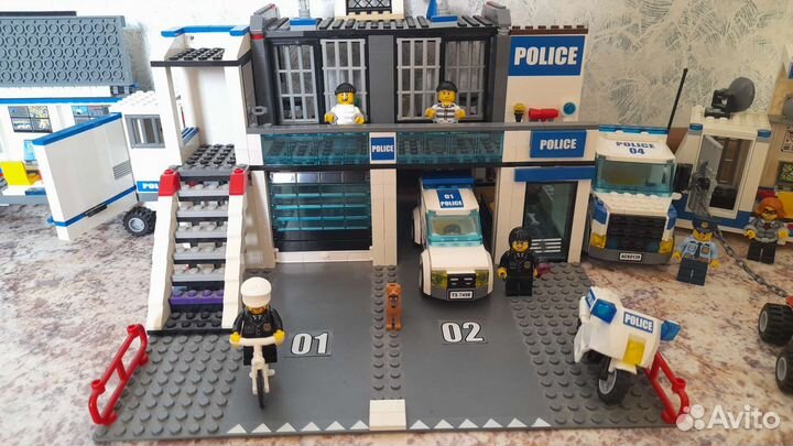 Lego city; lego police. Четыре набора