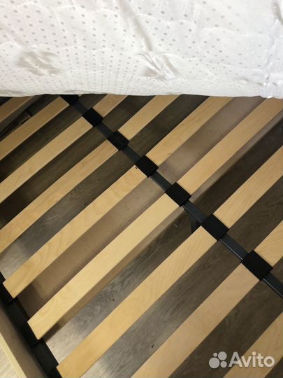 Кровать