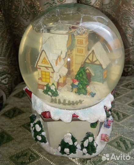 Музыкальный снежный шар