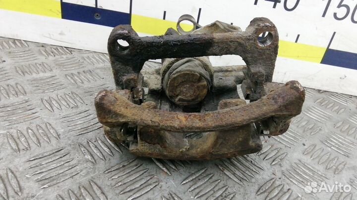 Суппорт задний правый Volkswagen Transporter T5