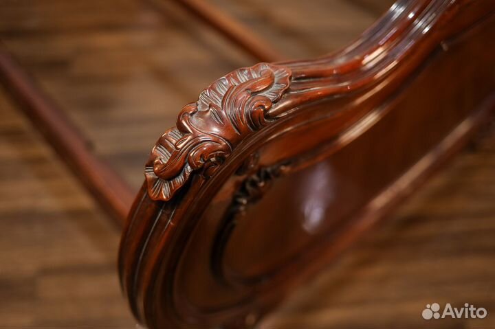 Роскошная старинная резная двуспальная кровать