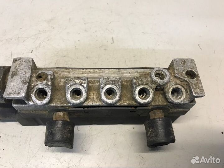 Блок клапанов пневмоподвески Mercedes-Benz S-Class