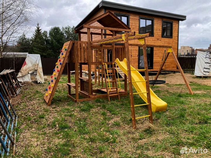 Детская игровая площадка. 10 лет защита от гниения