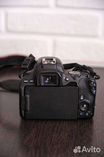 Canon eos 200d
