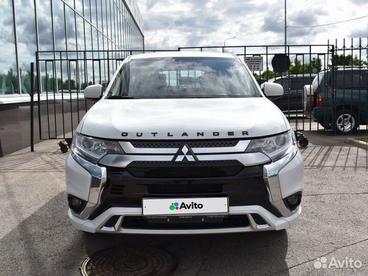 Mitsubishi Outlander 2.0 CVT, 2022, 200 км