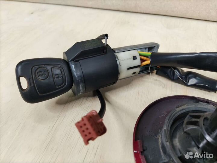 Замок зажигания Пежо 206