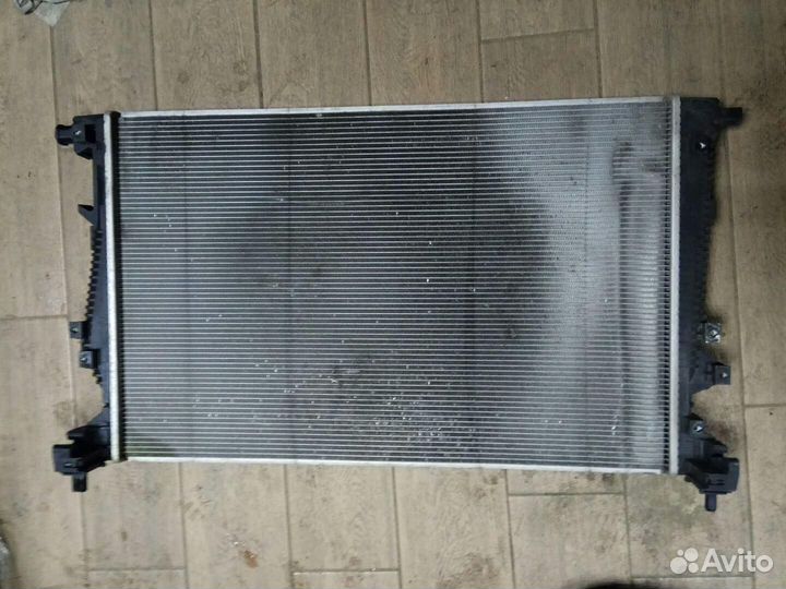 Радиатор основной Chrysler 200 2015 68183728AB