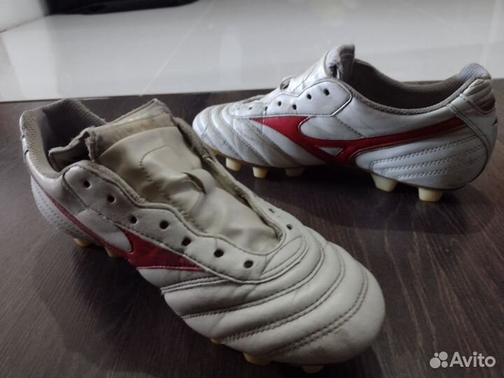 Бутсы футбольные продаются