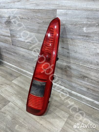 Фонарь задний правый Ford Fusion (2002-2005)