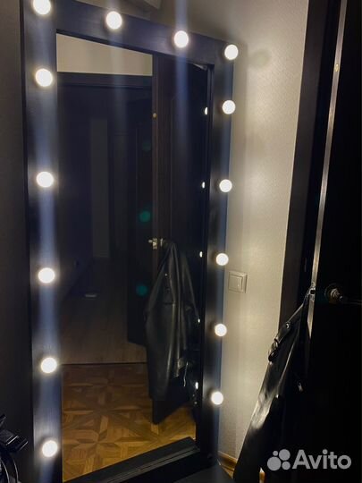 Зеркало напольное на колесиках