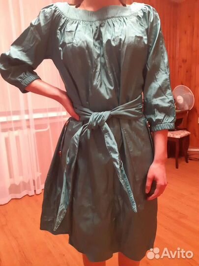 Яркое изумрудное платье