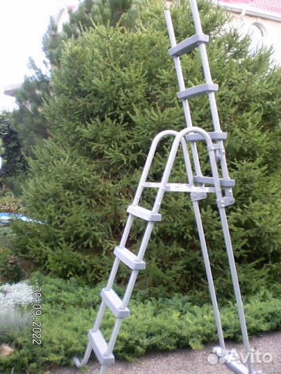 Лестница для бассейна