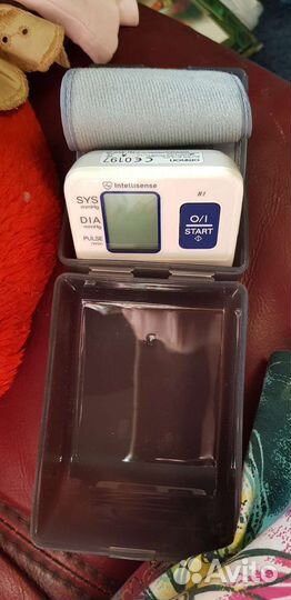 Тонометр на запястье omron