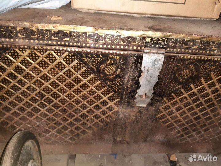 Сундук старинный