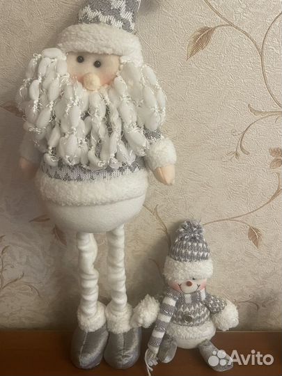 Снеговик под елку