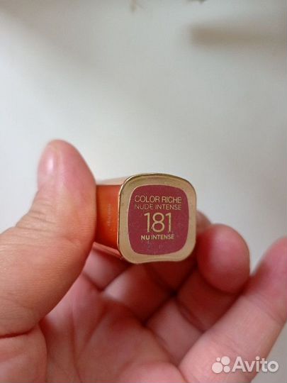 L'Oreal Paris помада color riche LES NUS тон 181