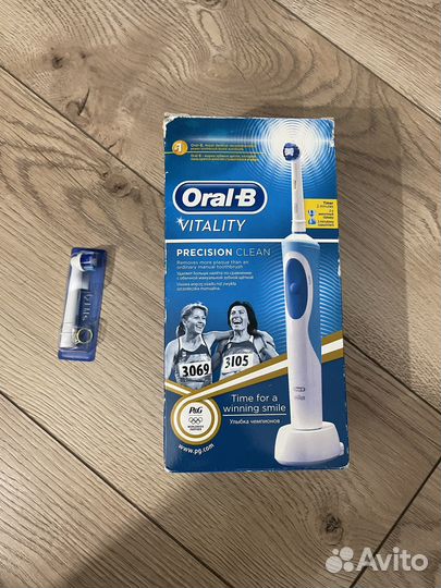 Зубная щетка oral b